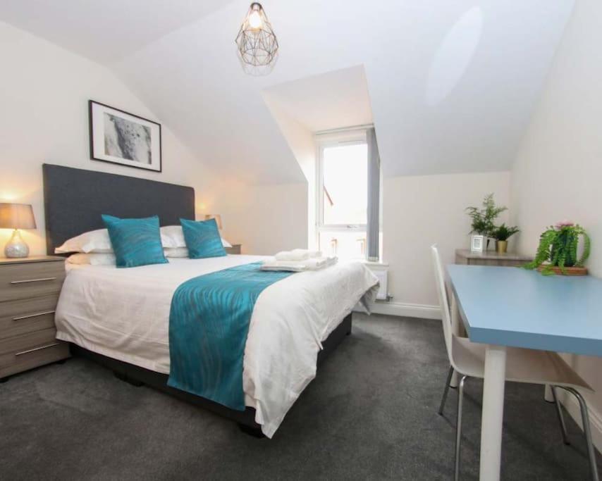 Apartment Luxe Living Guest House-sleeps 6 -family Friendly-private Parking-wifi-city-beach
